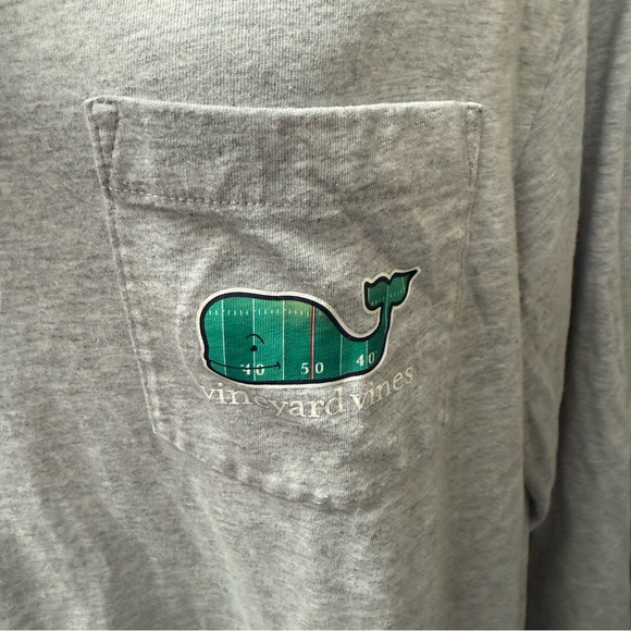 Vineyard Vines Whale Long Sleeve Tee Gray Size L – Football Field Whale Logo Poc - Picture 2 of 9